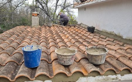 arreglar tejados de teja con goteras y poner tejas nuevas en Móstoles