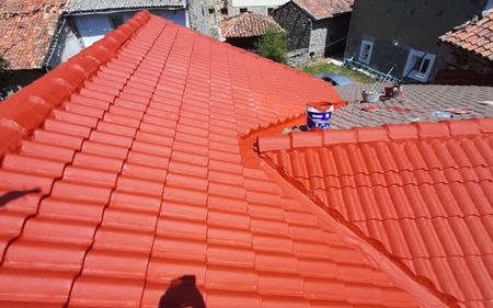 impermeabilizar con clorocaucho el tejado de tejas de un chalet en Móstoles