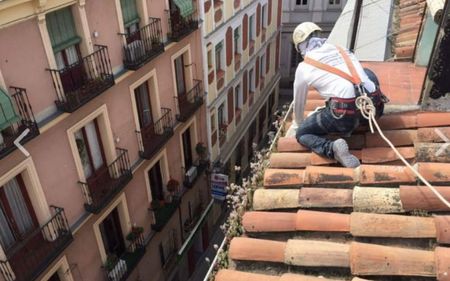 reparación de cubierta de tejas en comunidad de vecinos en Móstoles, madrid