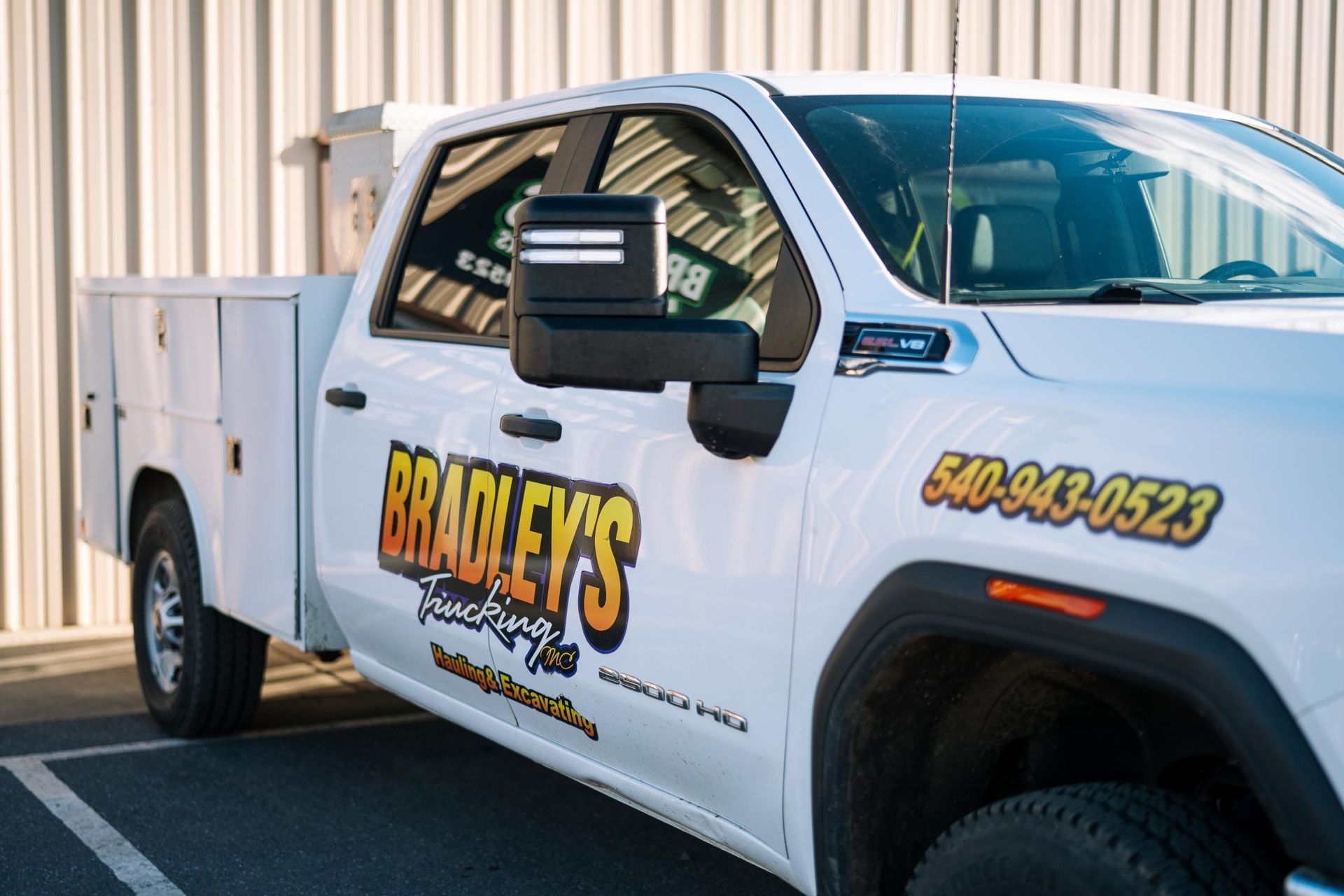 A truck for Bradley's 24 Hour Towing