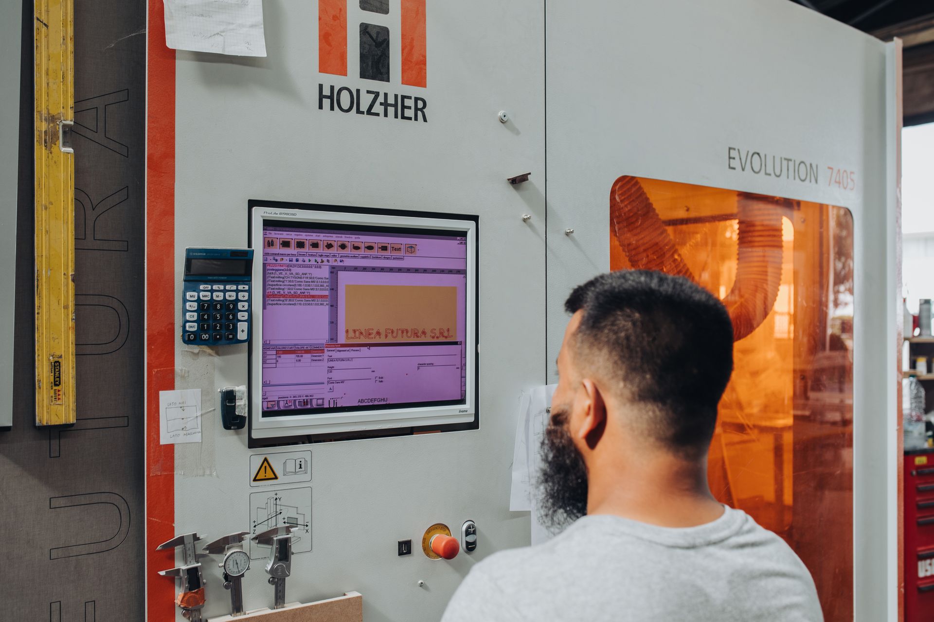  Servizi per l'arredamento