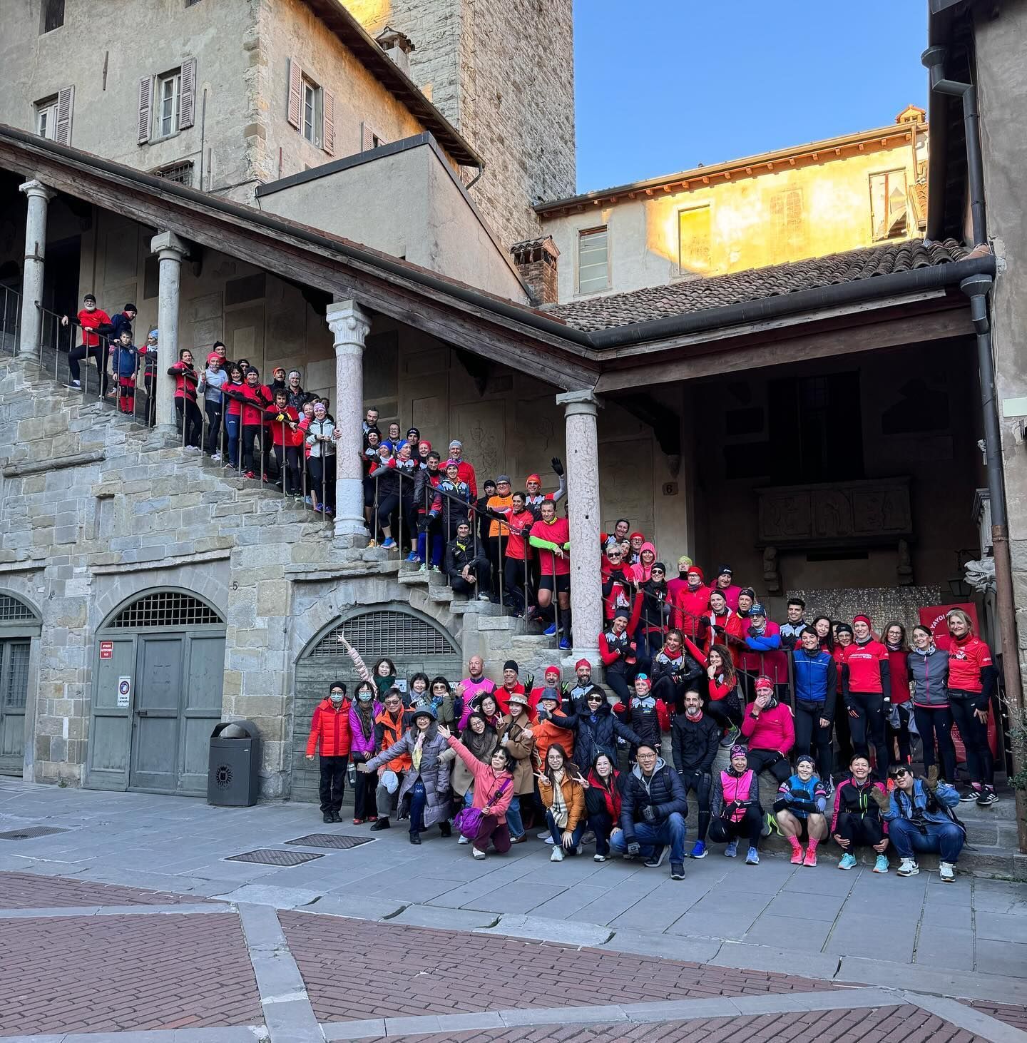Foto Running Against Violence Against Women, Edizione 2023 - I partecipanti in Piazza Vecchia