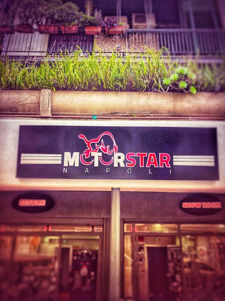 A store front with a sign that says motorstar