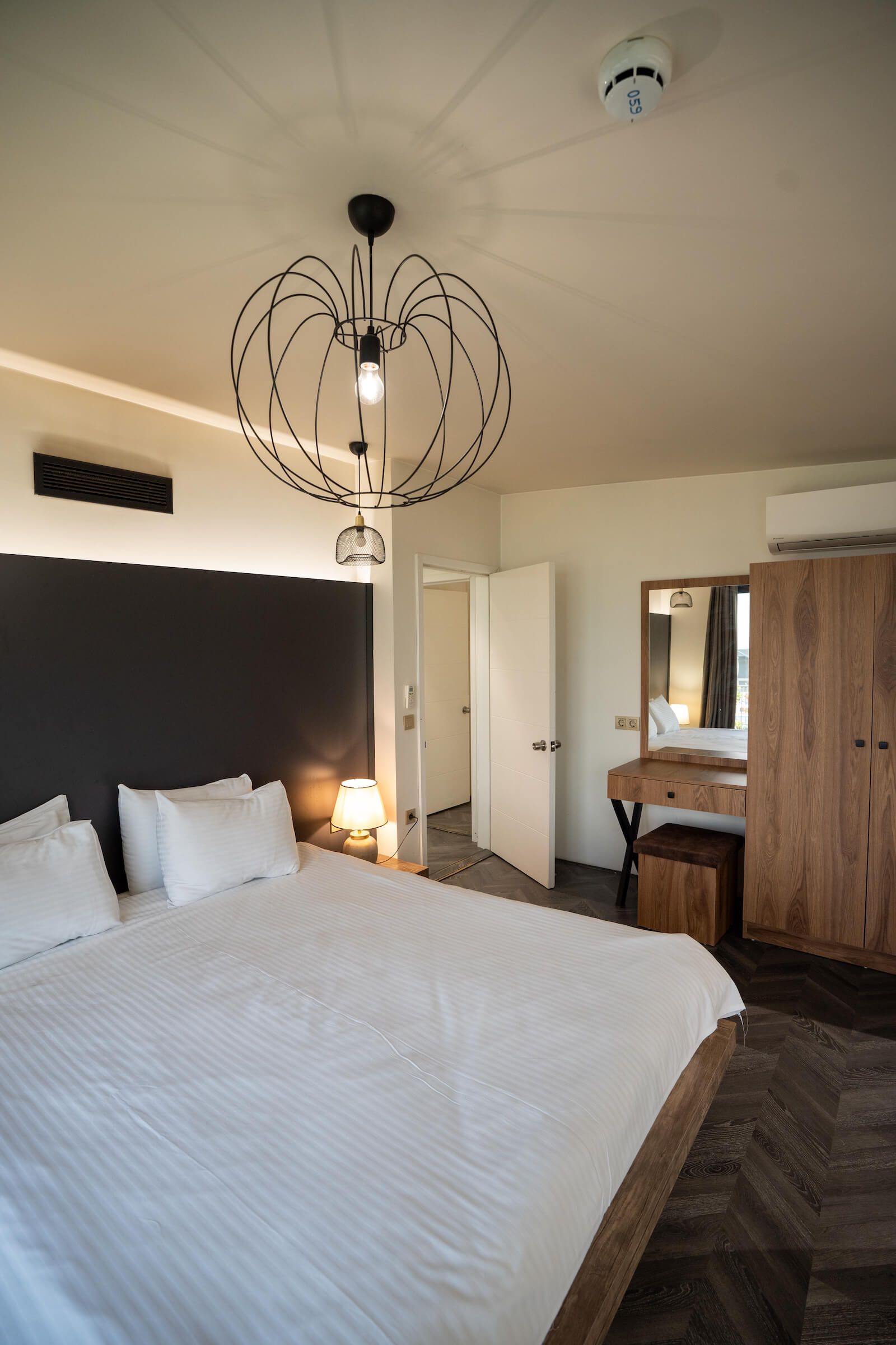 World Dreams Forest Bungalov