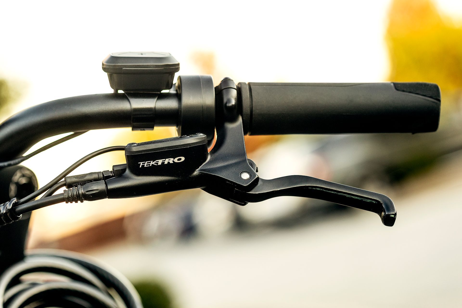 Intelligent riding features