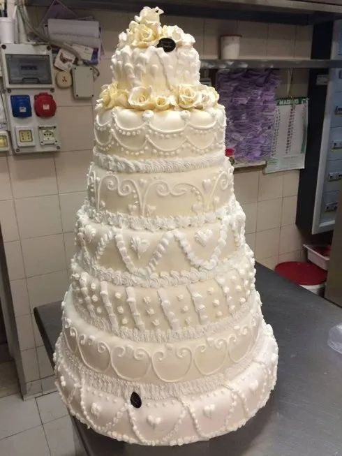 torta nuziale a più piani
