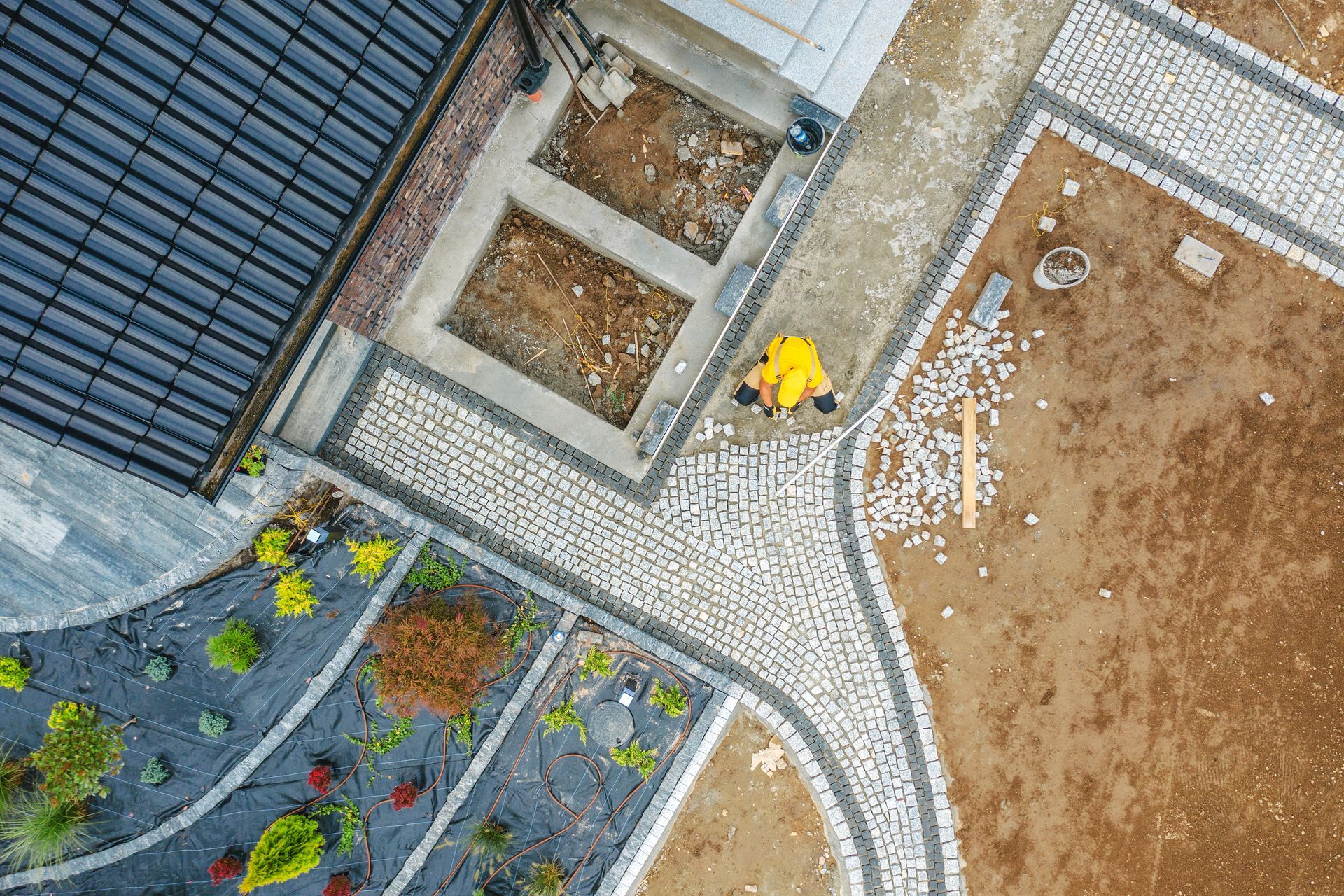 An aerial view of a house under construction.