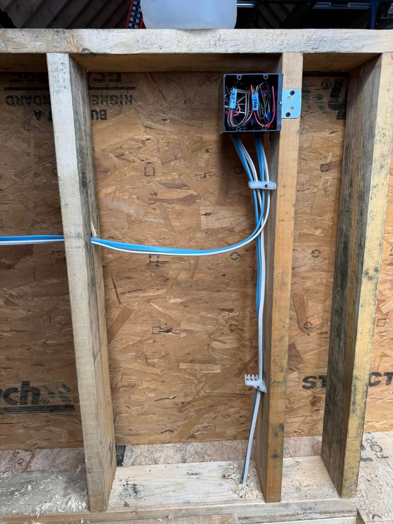 A wooden fence is sitting in the middle of a grassy field.