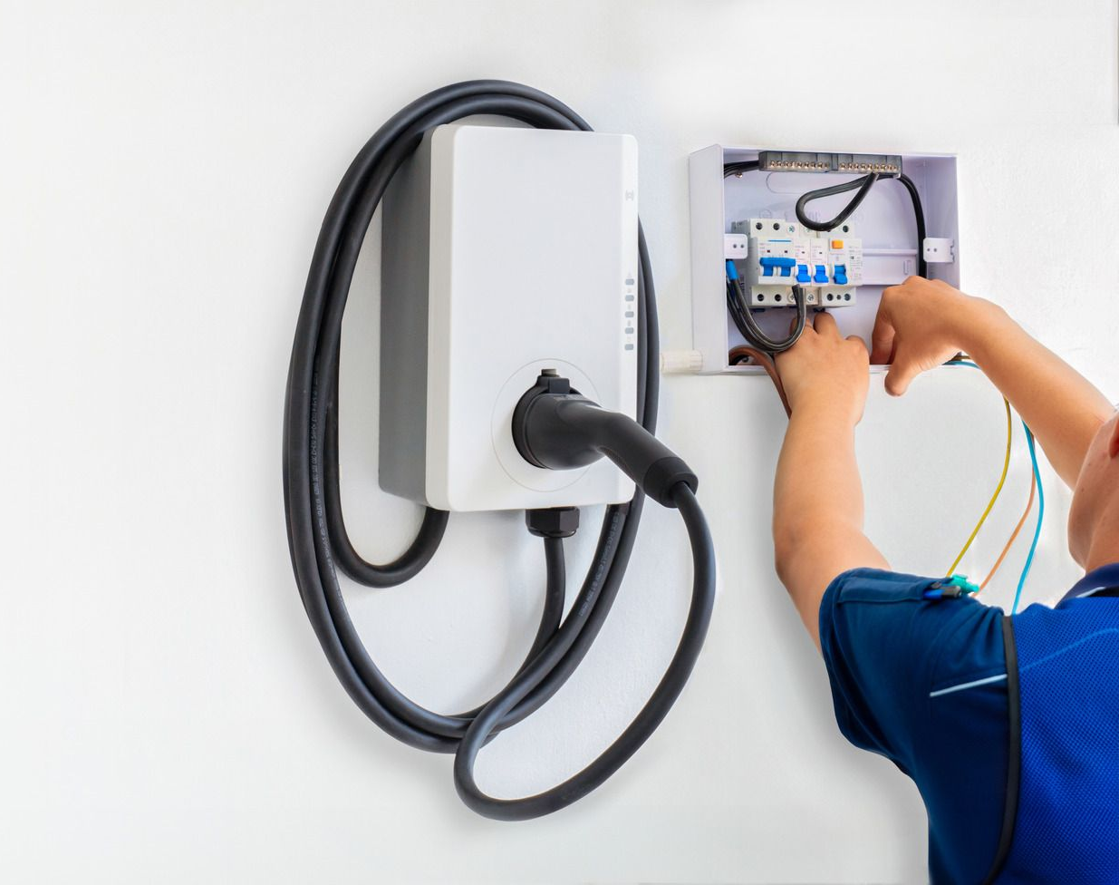 A wooden fence is sitting in the middle of a grassy field.