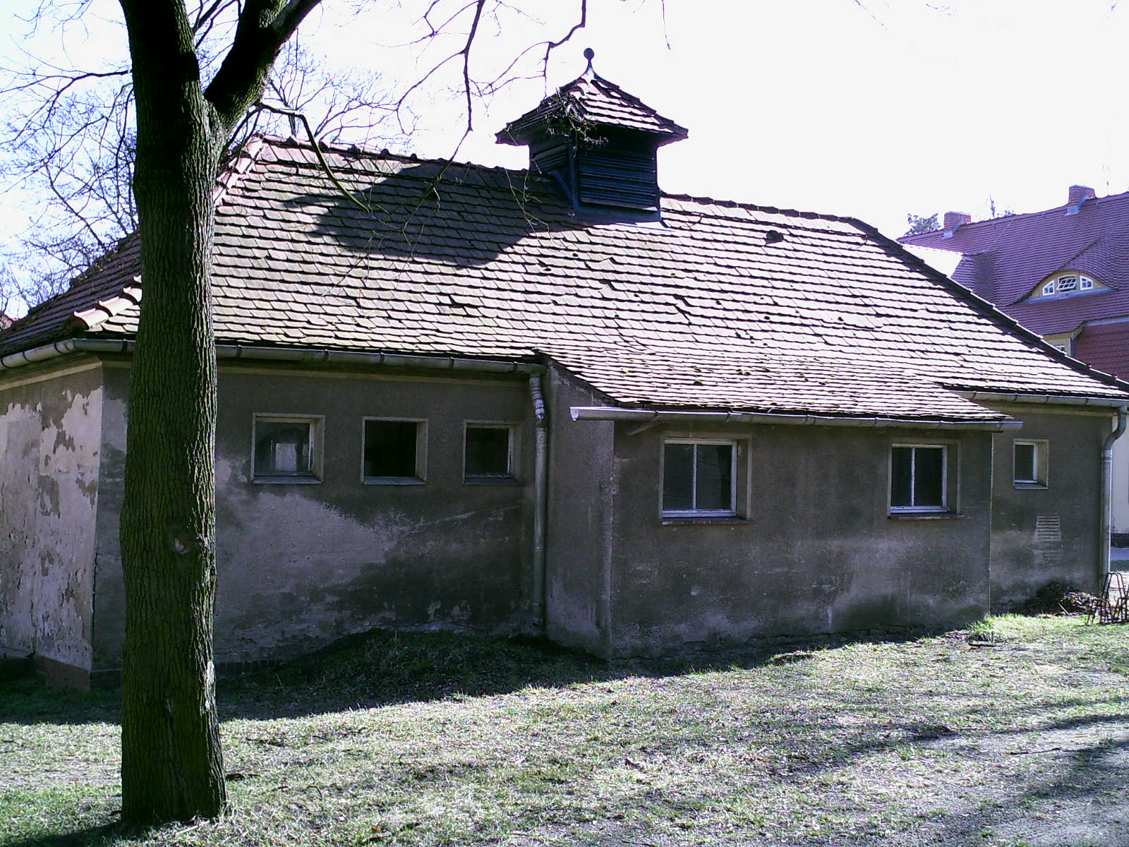 An old building with a roof that has shingles on it