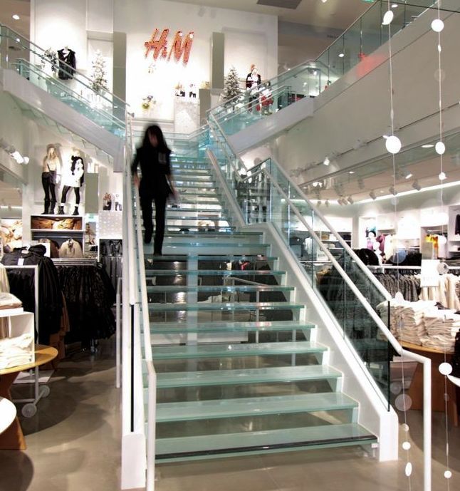 Retail glass treads H&M