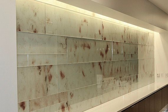 A large wall with a antique mirror tiles
