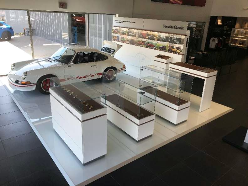Porsche car on the AutoFloorSystem™ glass trade show flooring