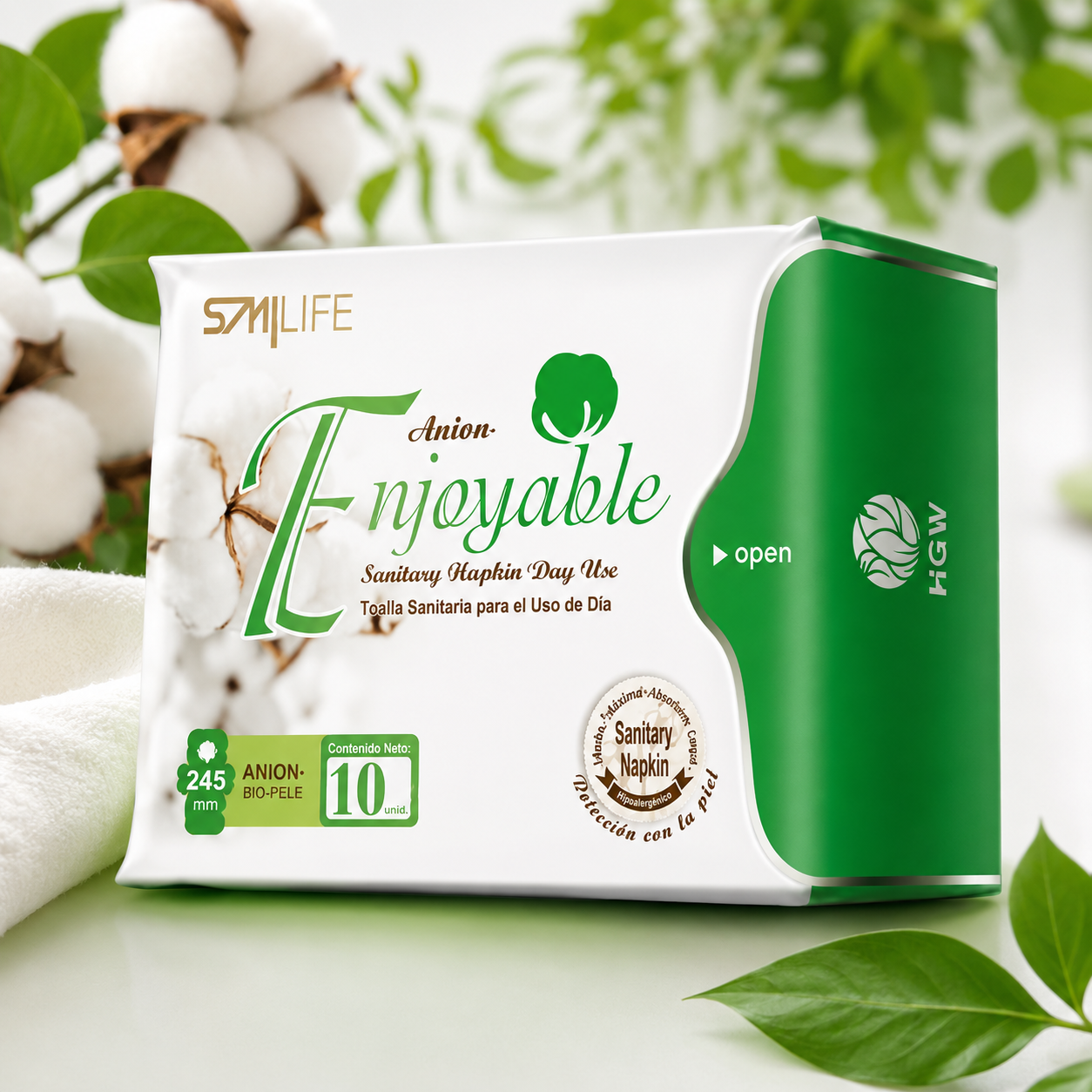 Paquete de compresas sanitarias SMILIFE blancas y verdes con hojas y algodón sobre un fondo verde suave.