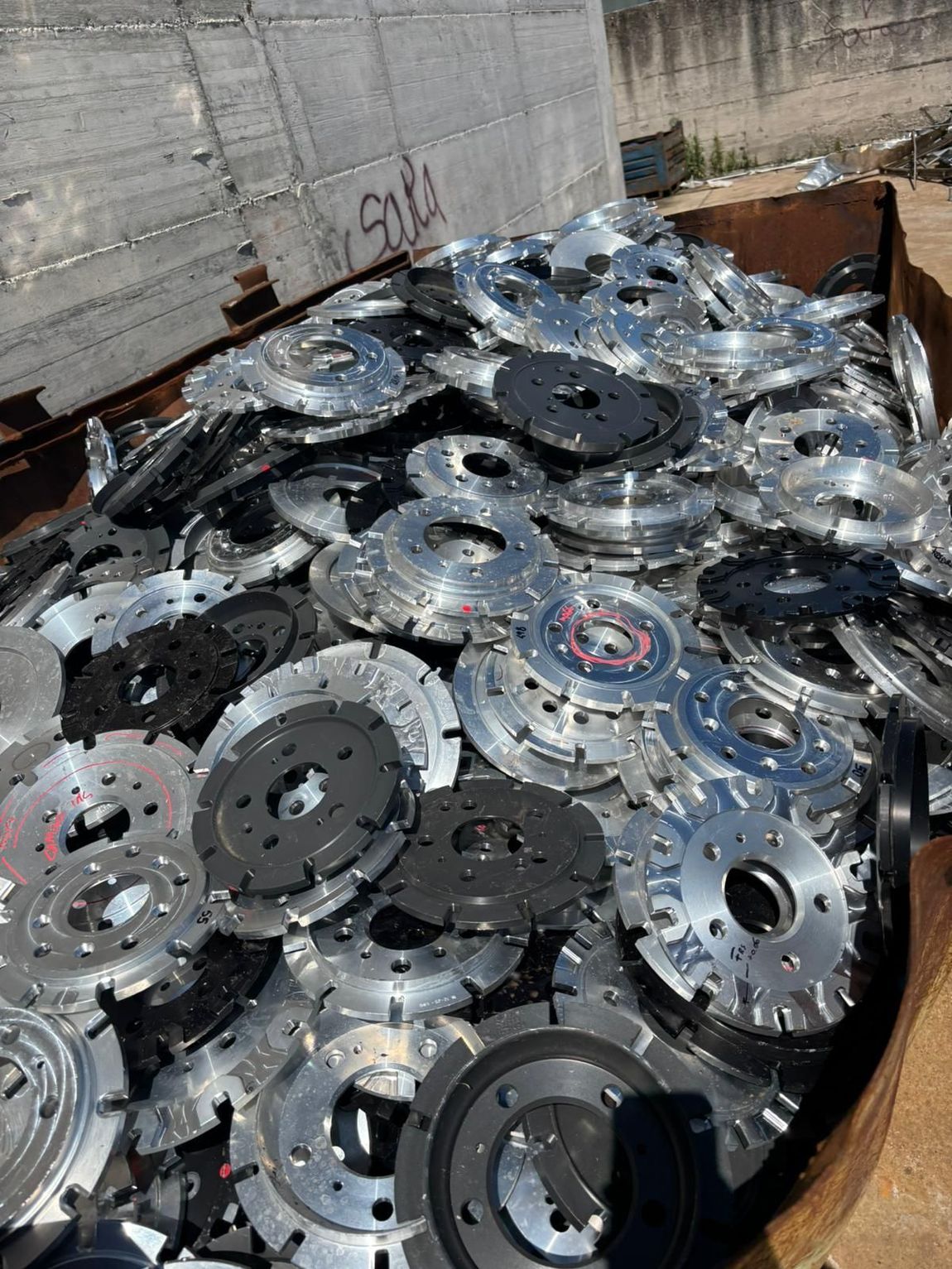 Servizi Metalfer per il recupero e la movimentazione dei rottami