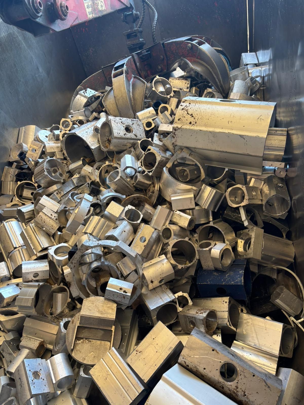 Servizi logistici e smaltimento rifiuti Metalfer