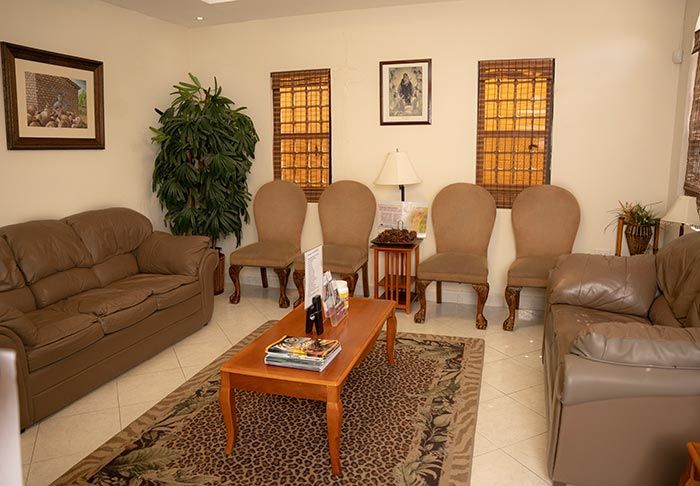 DRA. ANA LAURA CÁRDENAS THOMAE - CONSULTORIO