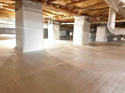 A basement with a lot of pipes and columns
