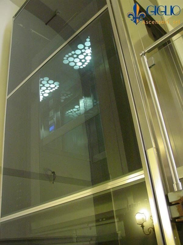 Ascensore vista di lato