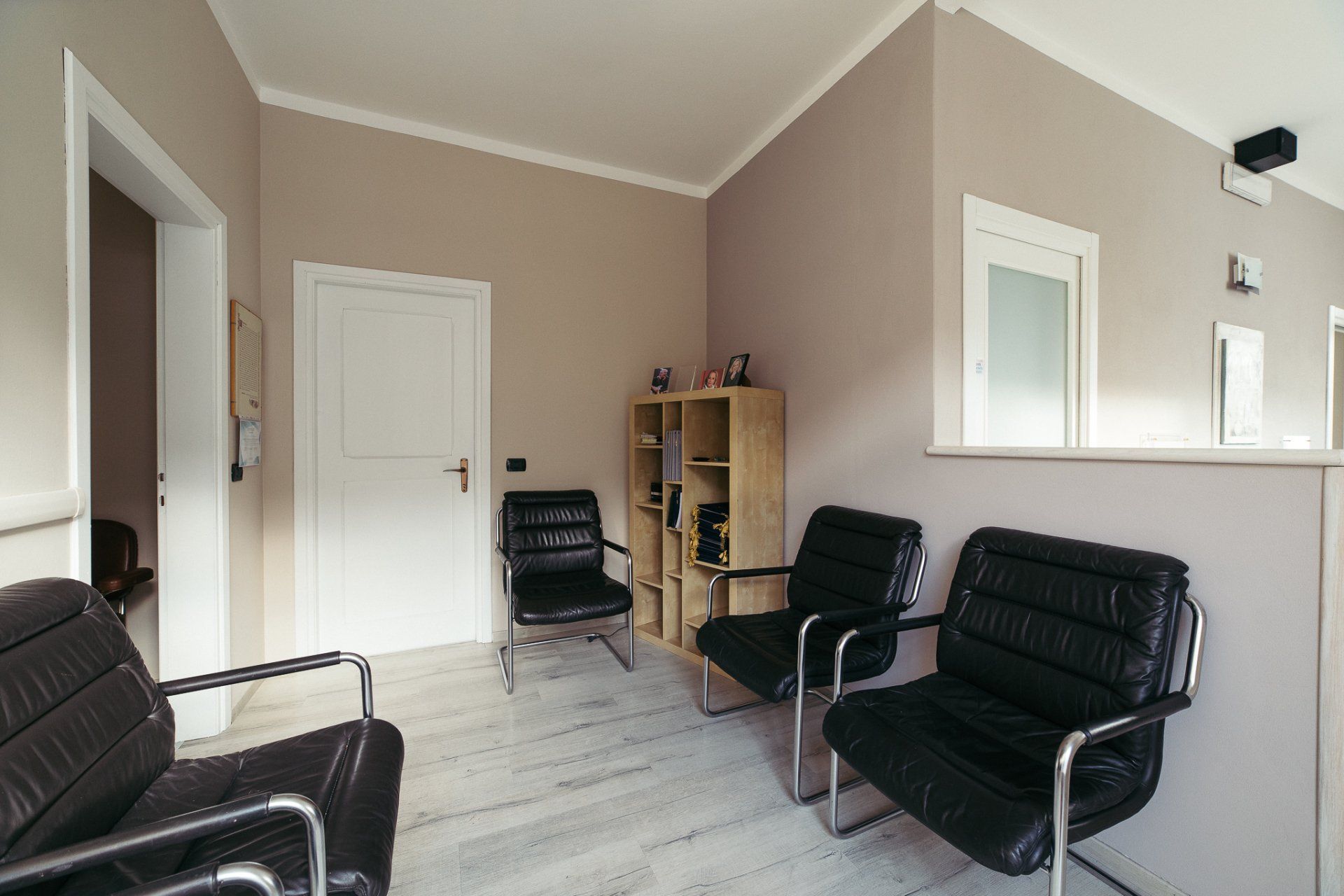 Sala d'aspetto della casa funeraria