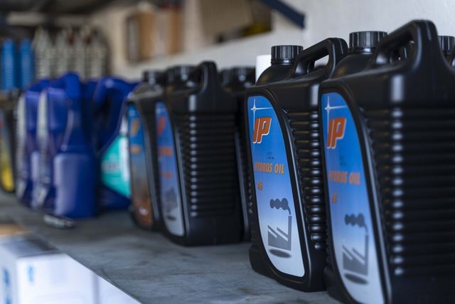 flaconi neri di gasolio