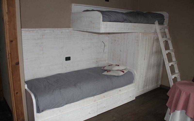 Mobile artigianale in legno