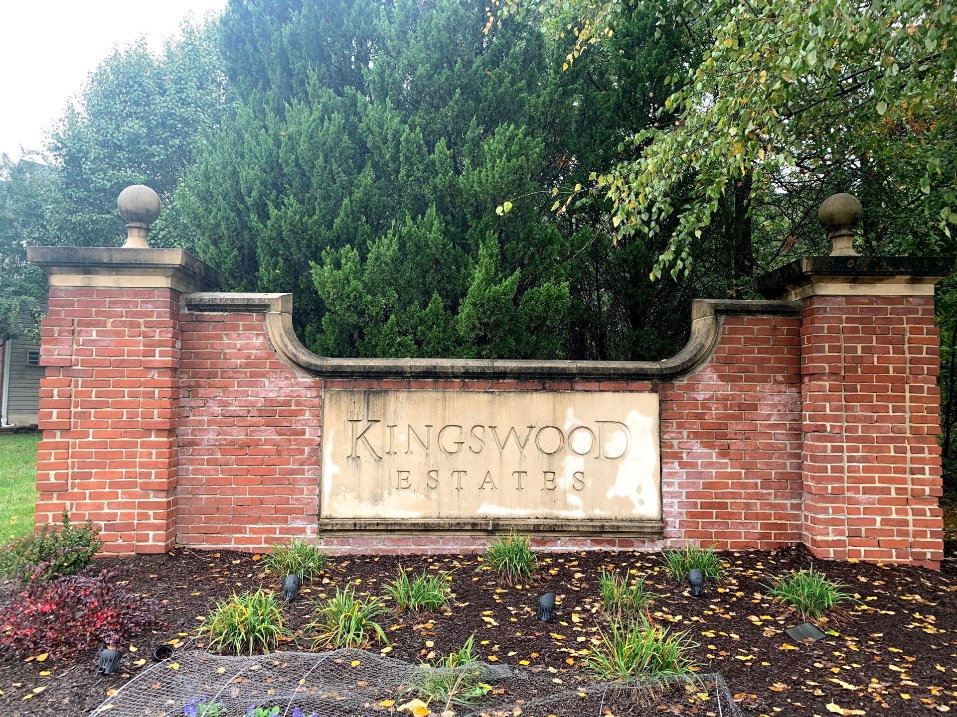 kingwood-estates-dirty-sign
