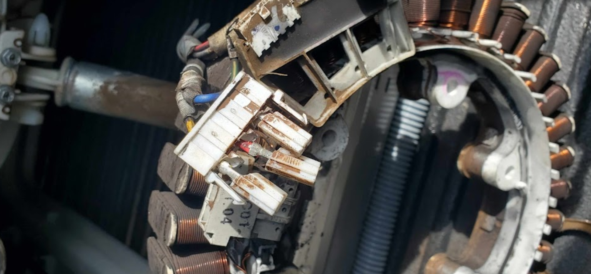 A close up of a machine with a lot of wires coming out of it.