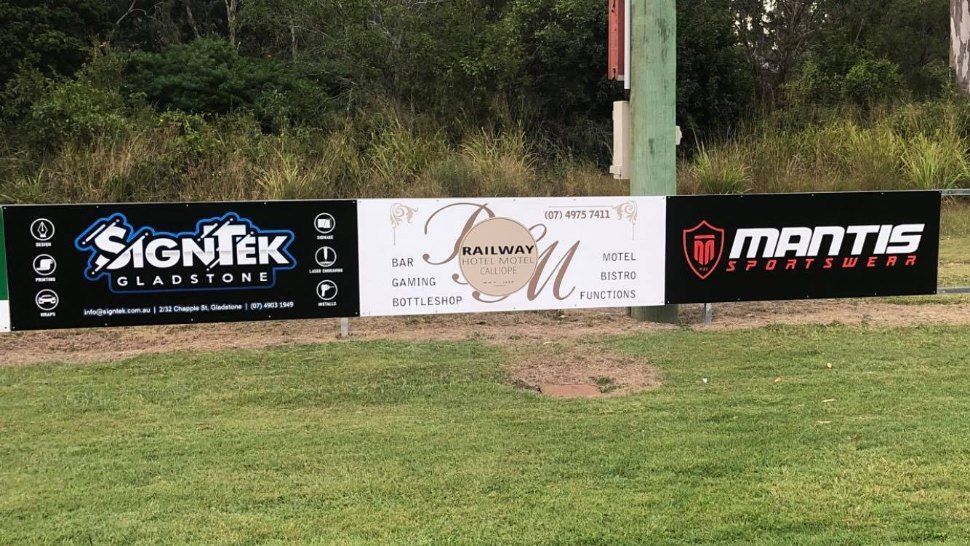 A Sign That Says ' Signtek ' on It is Sitting on Top of a Lush Green Field — Signtek Gladstone in Biloela, QLD