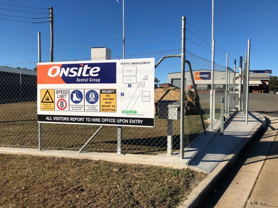 A Sign That Says Onsite is on a Chain Link Fence — Signtek Gladstone in Gladstone Central, QLD