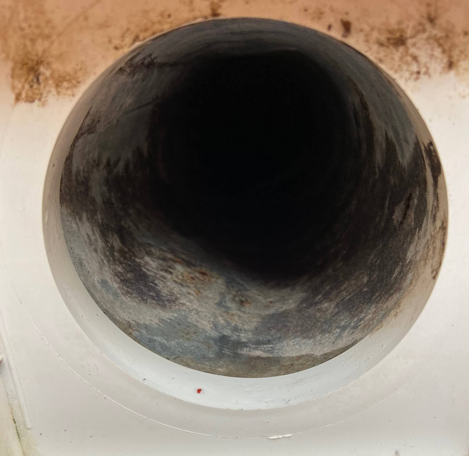 Clean dryer vent exhaust pipe