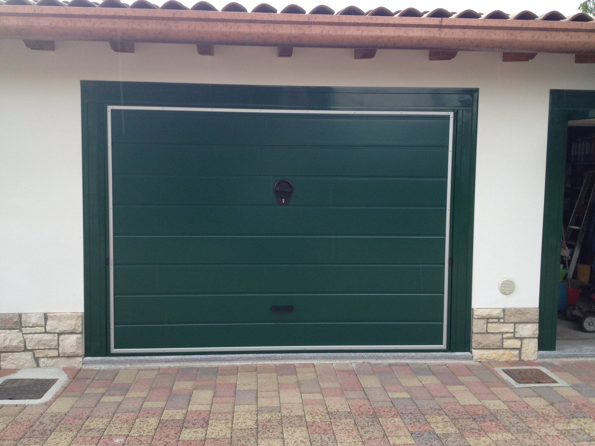 portone residenziale verde