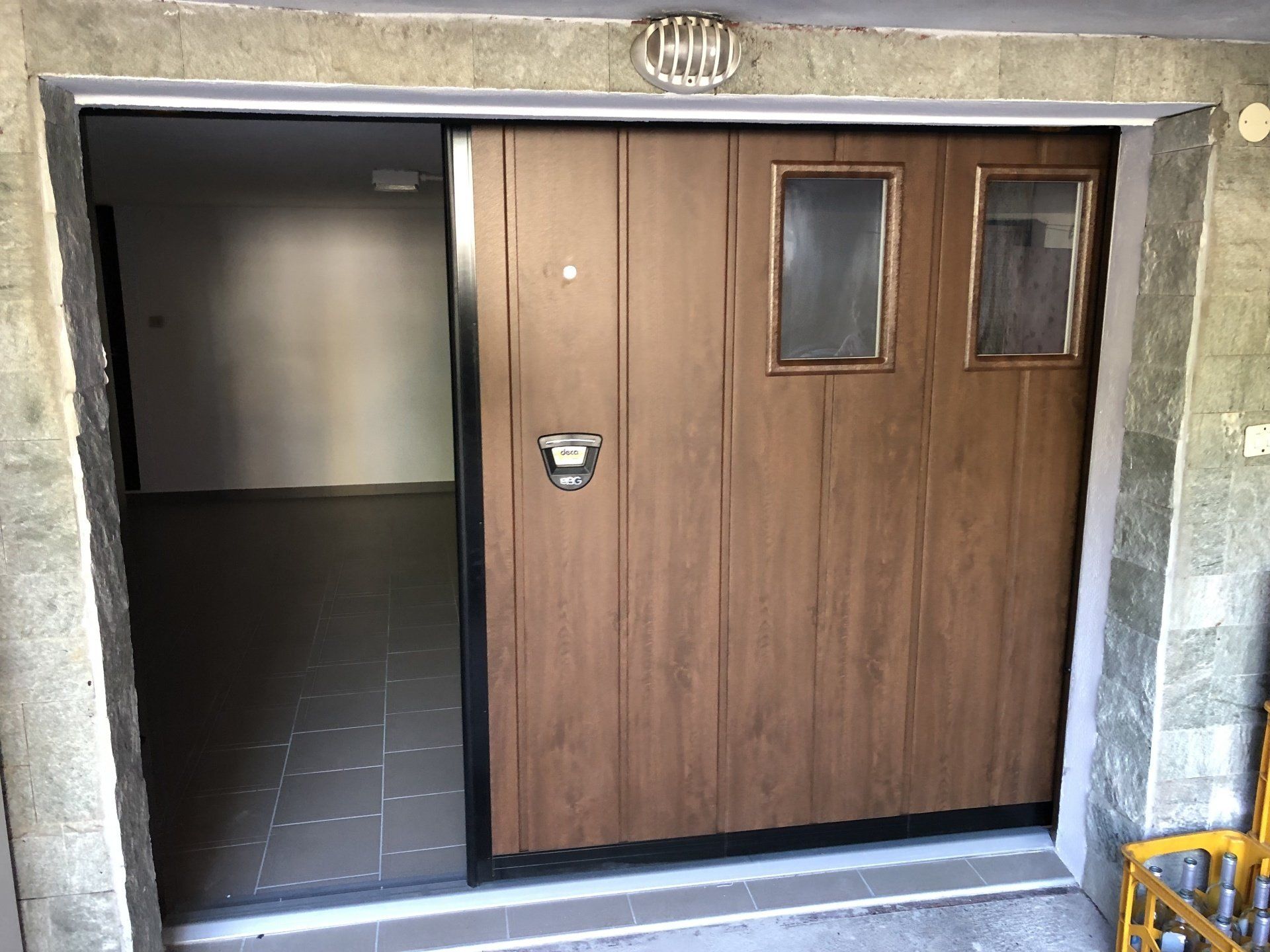 portone residenziale in legno