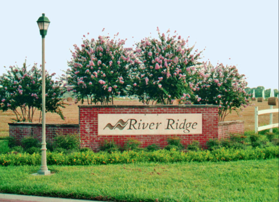 a sign that says river ridge on it
