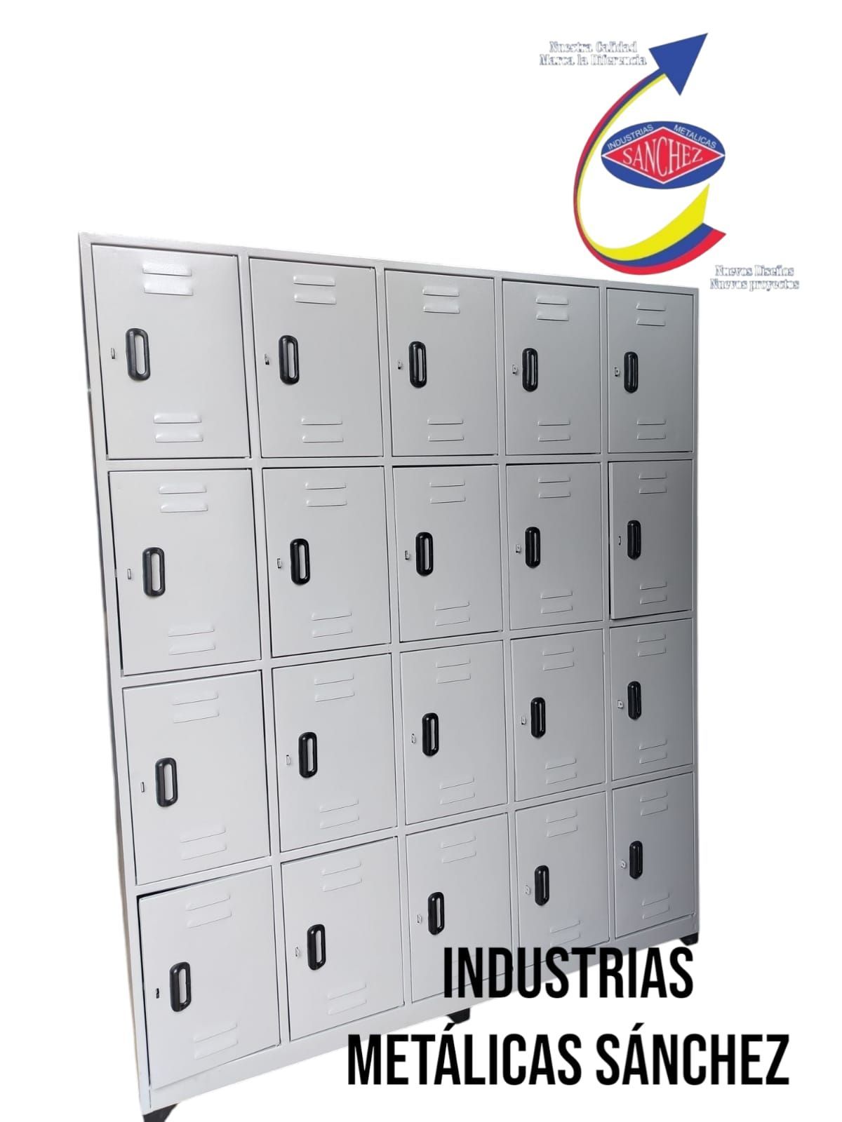 Taquillas metálicas en color gris claro, con el logo de una empresa y el nombre de la empresa en la parte inferior.