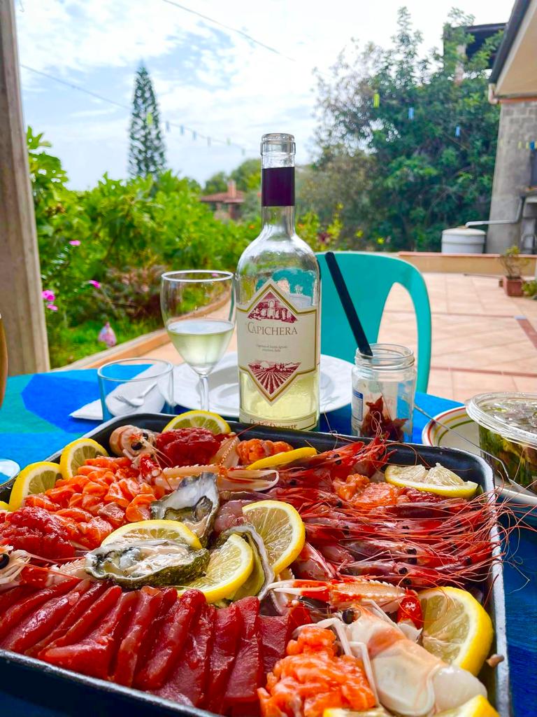 cruditè di pesce con vino