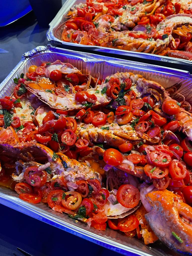 pietanze di mare con pomodorini