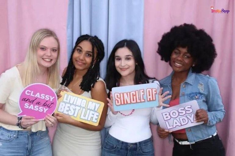 Friends celebrating and smiling in a birthday party with our photo booth.