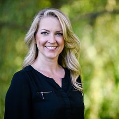 Rachael Farley Headshot