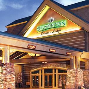 The silverton casino lodge is lit up at night