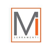 Logo con la lettera M grigia e la lettera I arancione all'interno di un rettangolo arancione sopra la scritta 