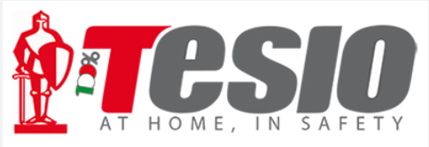 Il logo Tesio presenta l'icona di un cavaliere in armatura rossa accanto al nome del marchio 