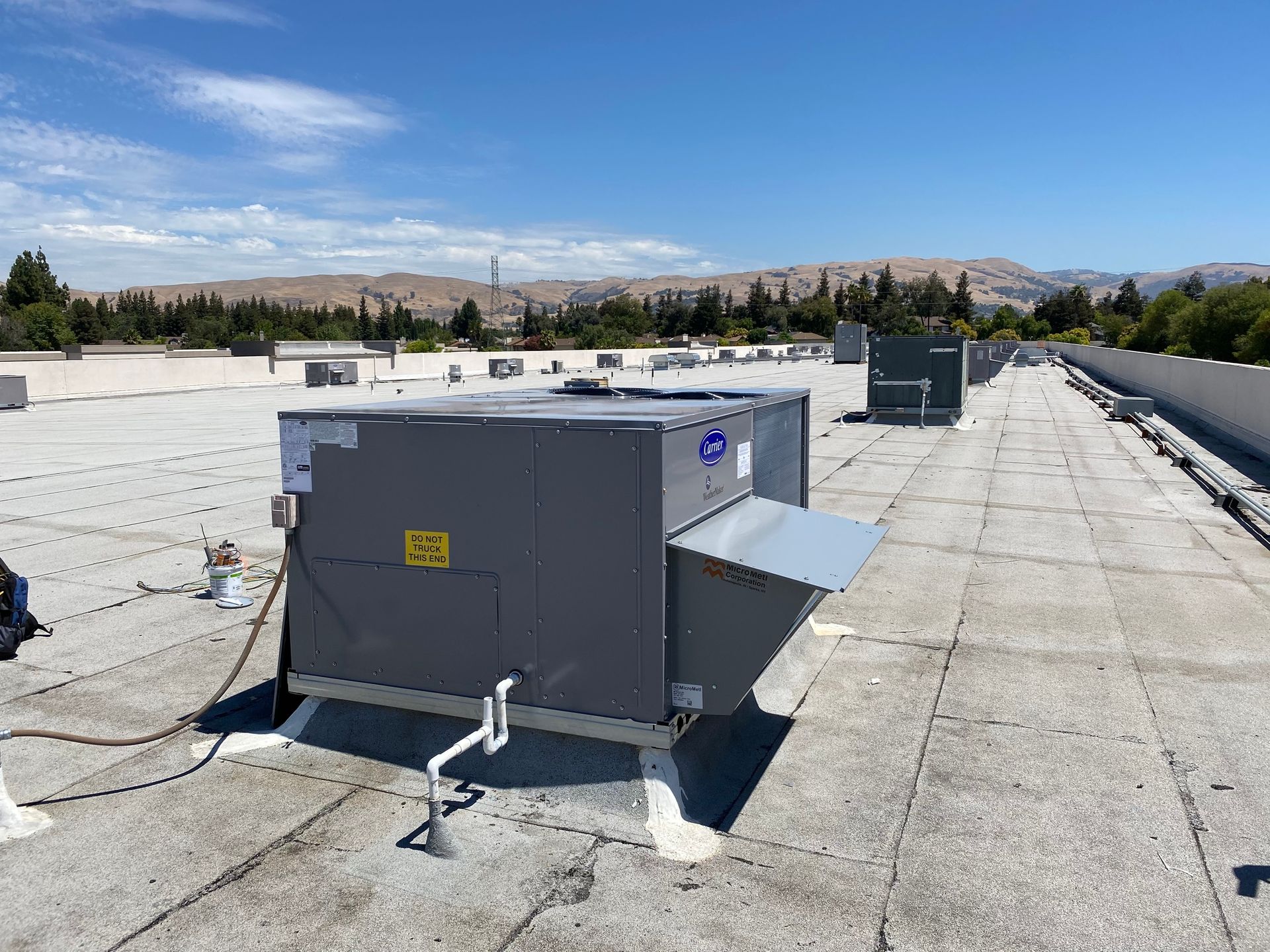 a large air conditioner is sitting on top of a roof .