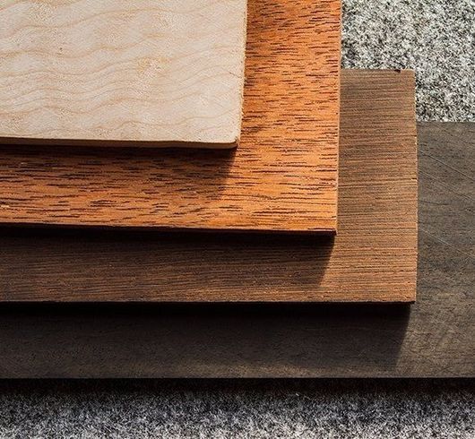 Lastre di legno per pavimentazioni di 4 diversi colori
