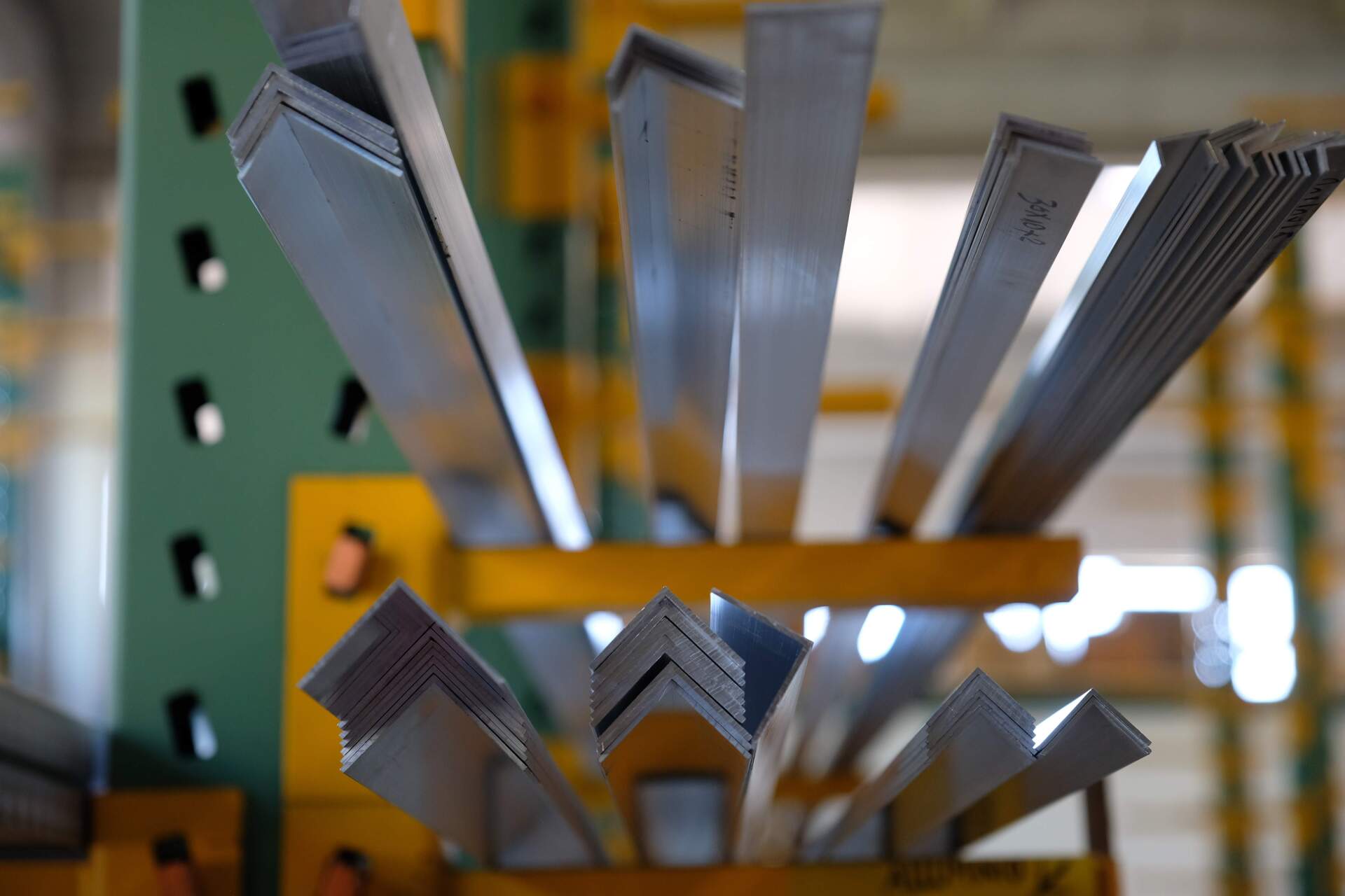 Alluminio trafilato a L