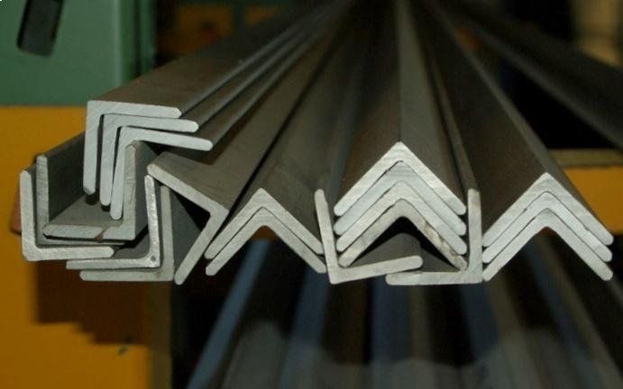 Acciaio inox con profilo a L