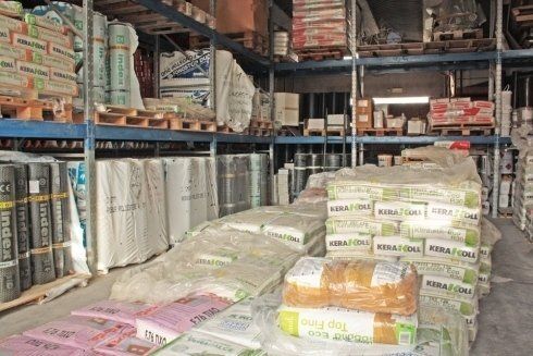 Ampio magazzino di malte e materiali edili