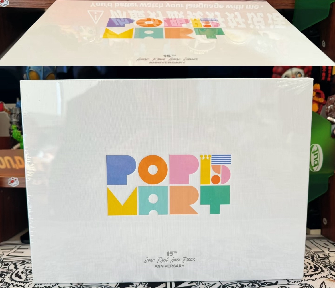 PopMart 15th Anniversary Employee Exclusive : SKULLPANDA KEEP REAL, KEEP FOCUS Gift Set Preorder