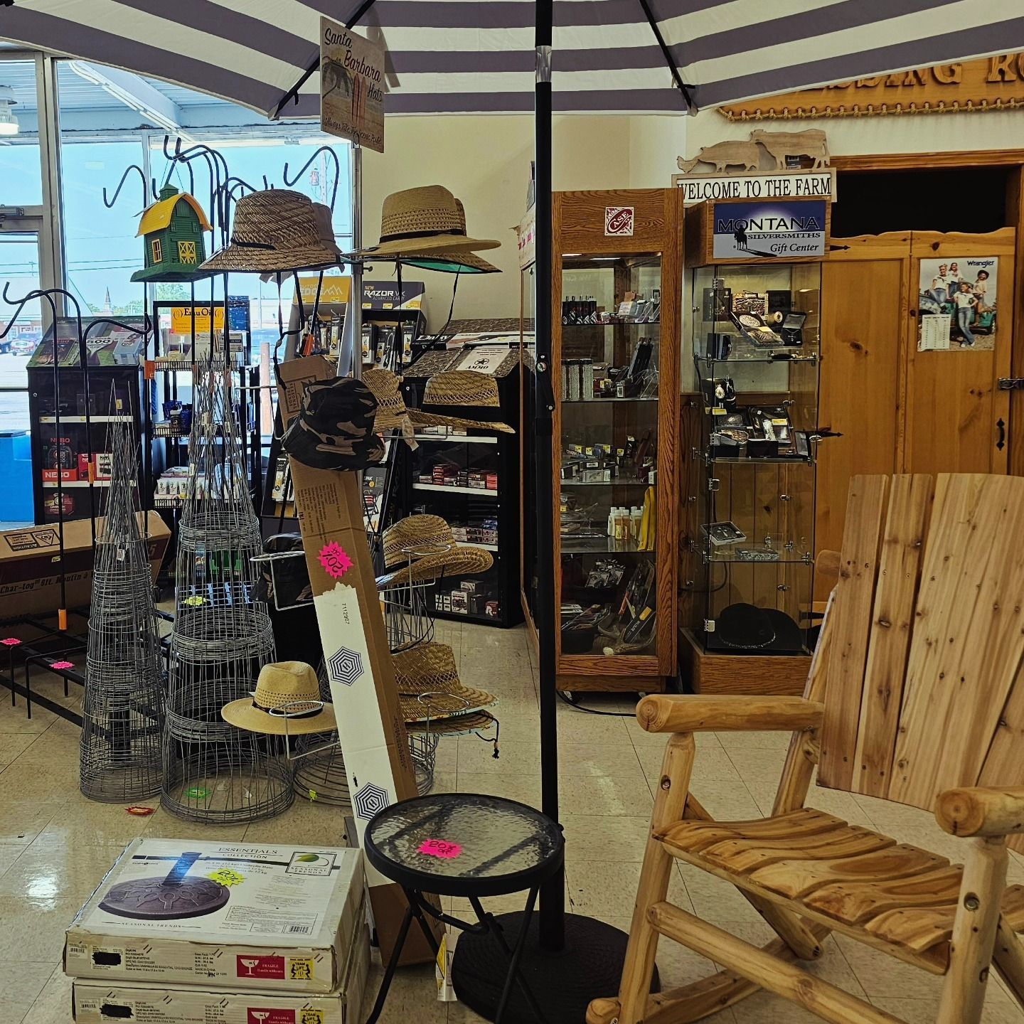 A grocery store filled with lots of fruits and vegetables.