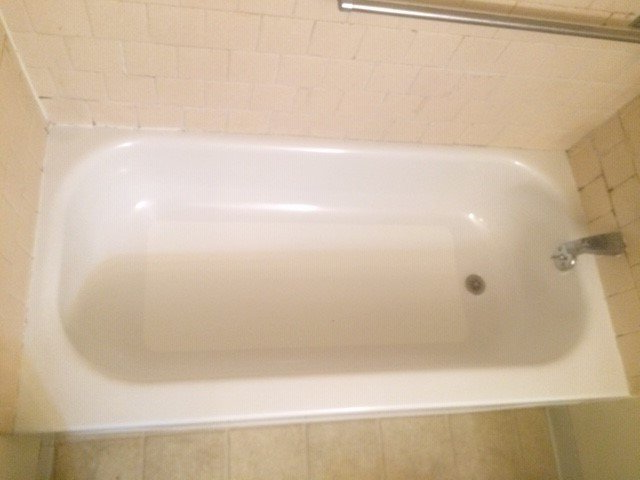 After Bathtub Stain - Dagsboro, DE - CMC Bathtub Refinishing